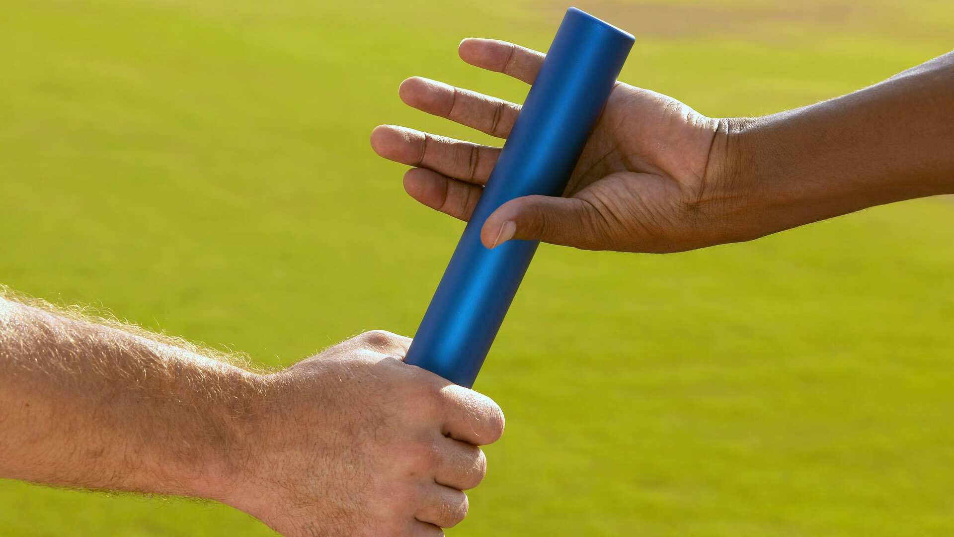 硬地狂澜与红土铁幕，辛纳如何用两种统治定义新时代网球