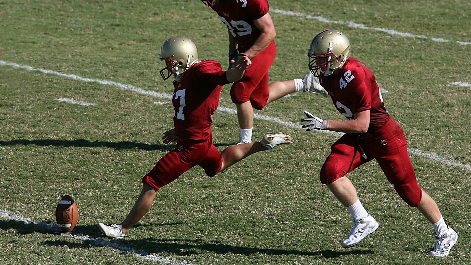 IM体育官网-当红魔遇见狼徽，梅西在永恒之城的火焰芭蕾